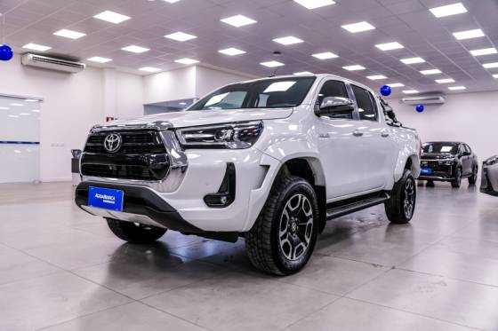 TOYOTA HILUX 2.8 D-4D TURBO DIESEL CD SRX PLUS 4X4 AUTOMÁTICO